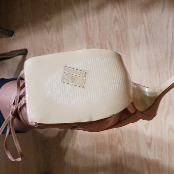 Shoes - Picture 4 of 5